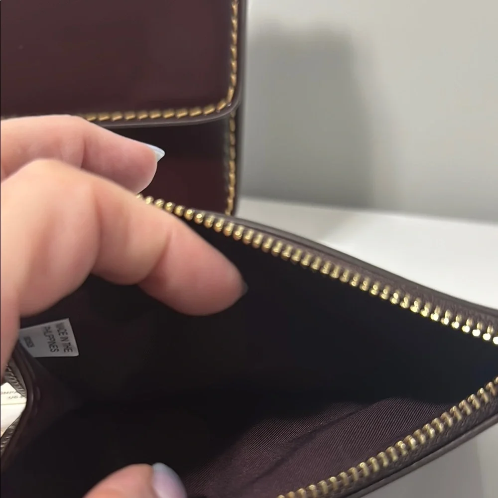 Tory Burch Brown Shoulder Bag with Gold Hardware - Picture 8 of 9